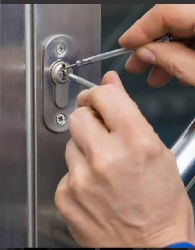 قفل باز کنی در اصفهان 09135945004