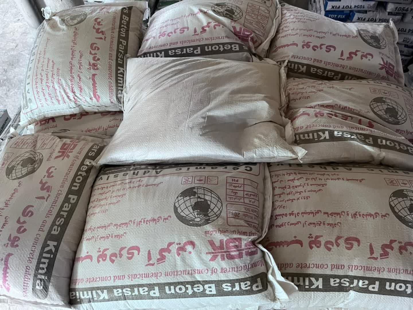چسب سرامیک در اصفهان
