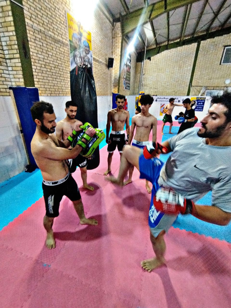 باشگاه رزمی MMA در اصفهان
