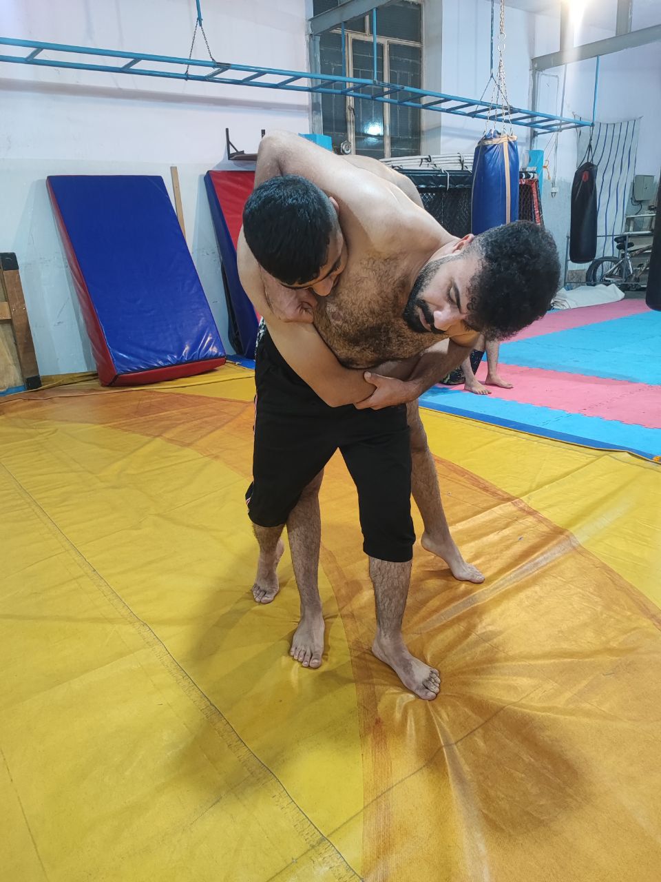 باشگاه رزمی MMA در اصفهان