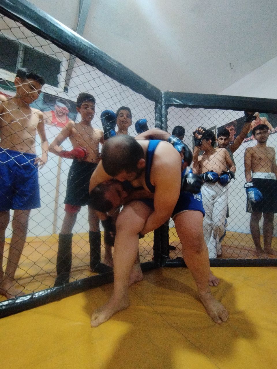 باشگاه رزمی MMA در اصفهان