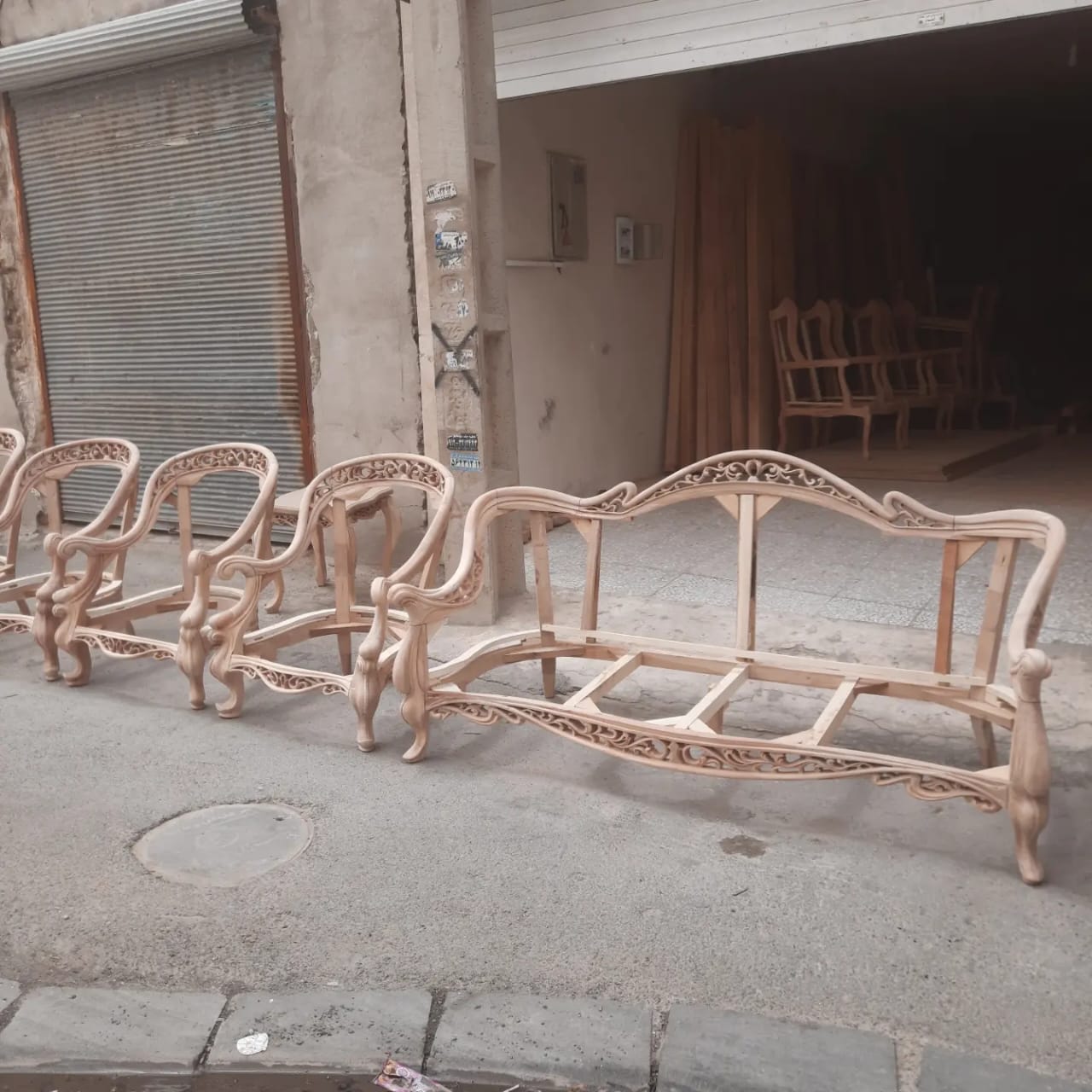تعمیر فوری مبل چوبی در مهرآباد جنوبی