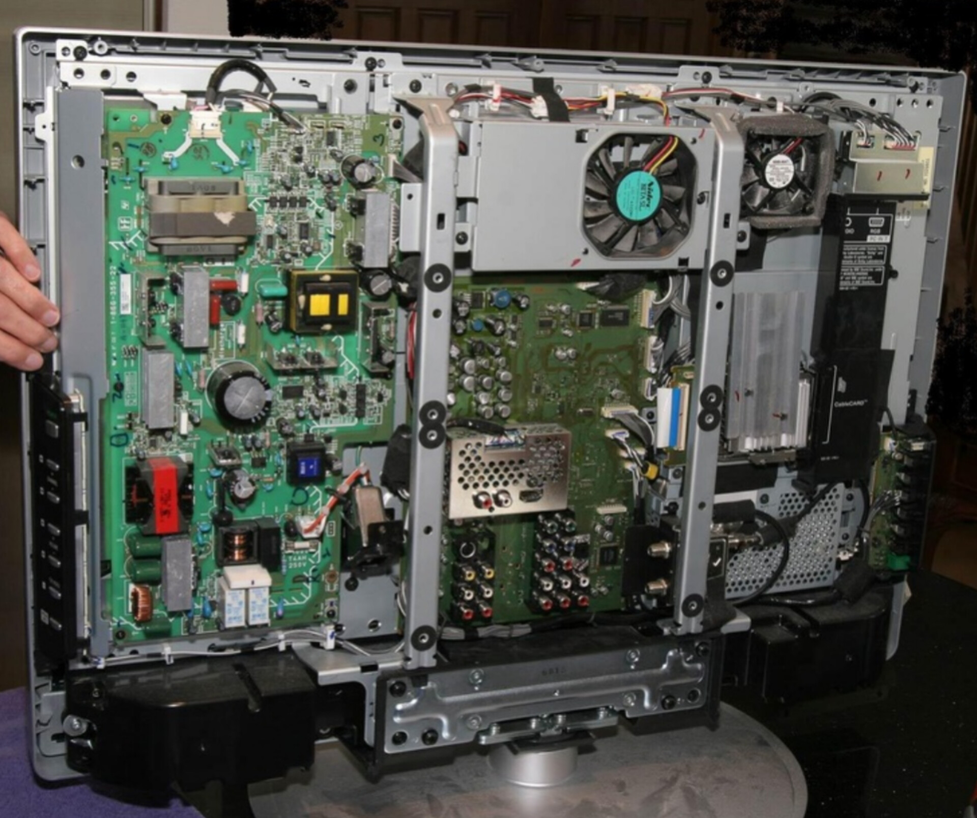 تعمیرات تلوزیون در دهکده المپیک 