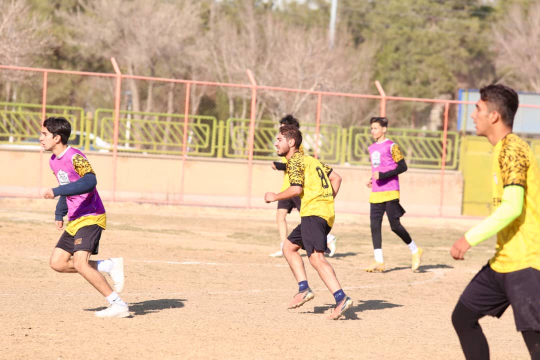 مدرسه فوتبال باهنر اصفهان