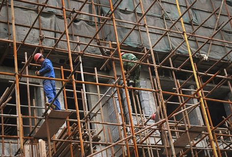 نصب داربست در میانه 