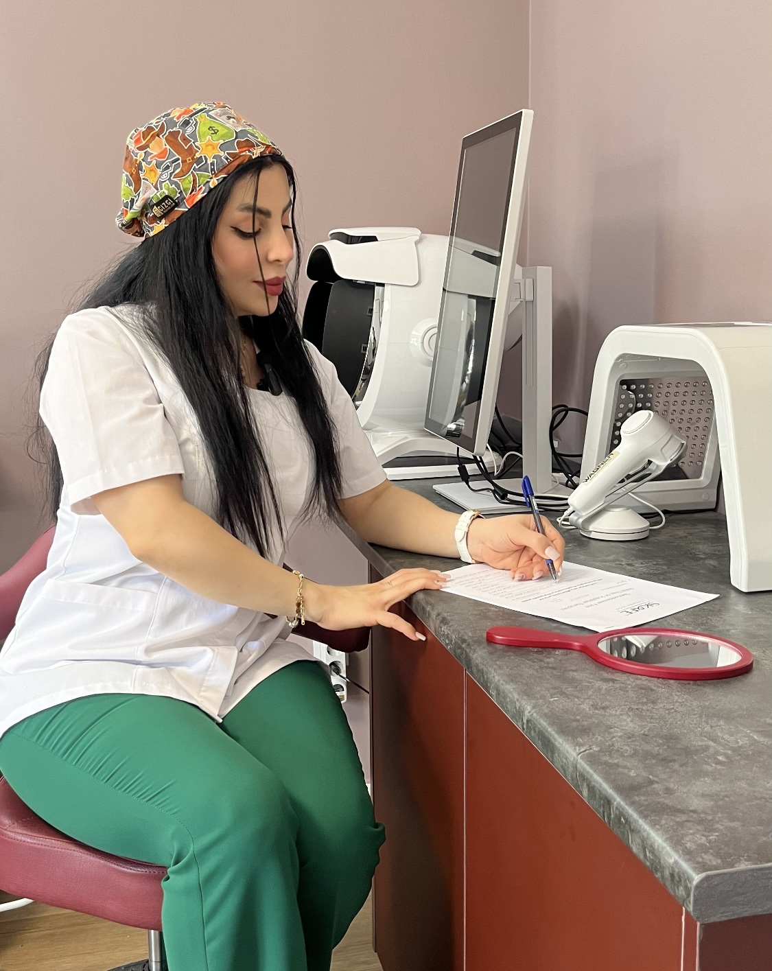 اولين مركز تخصصى پوست و مو در تهران ايران
