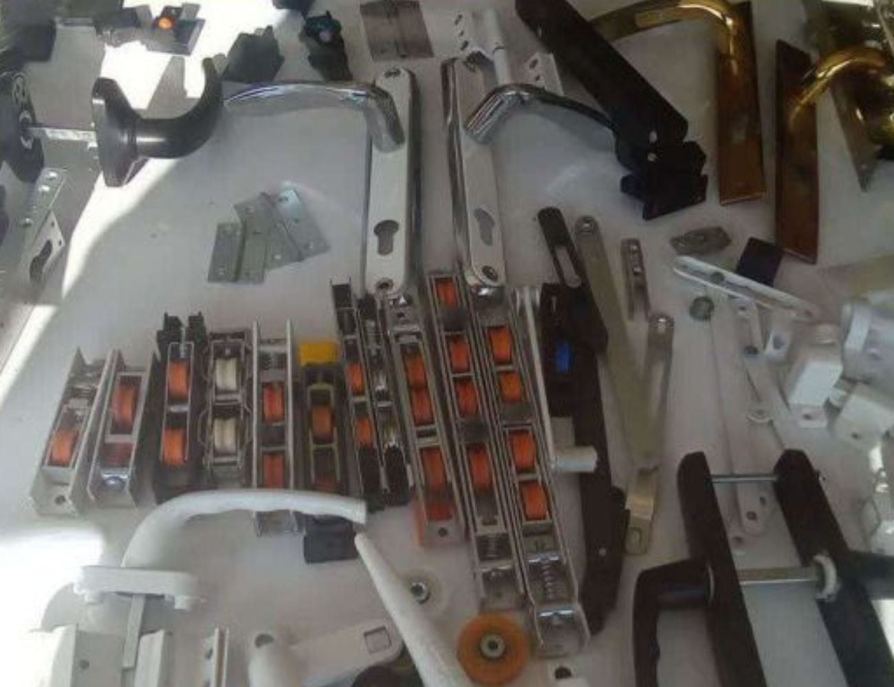 یراق آلات آلومینیومی و upvc