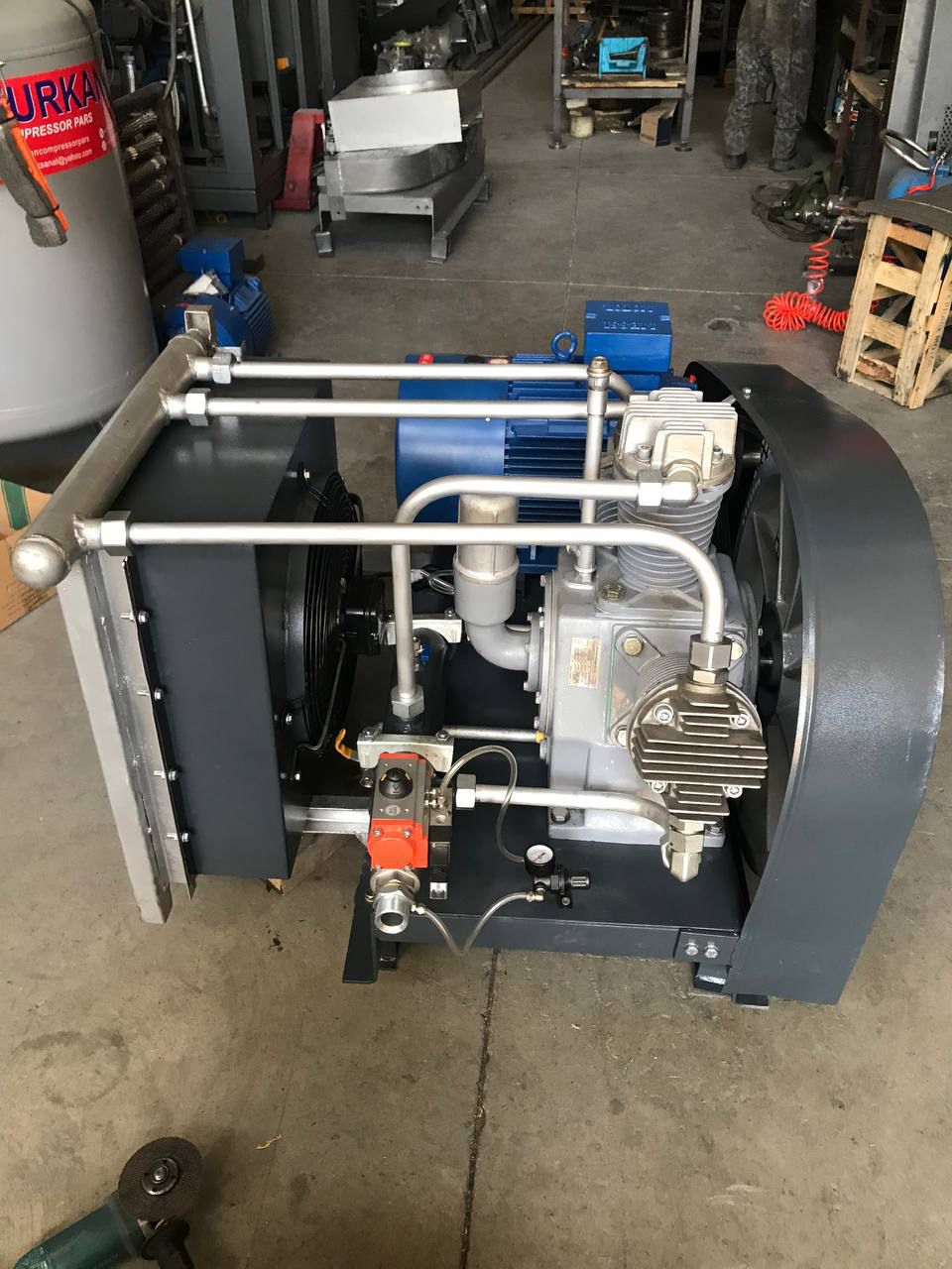 تامین کننده قطعات کمپرسور های اسکرو وبوستر