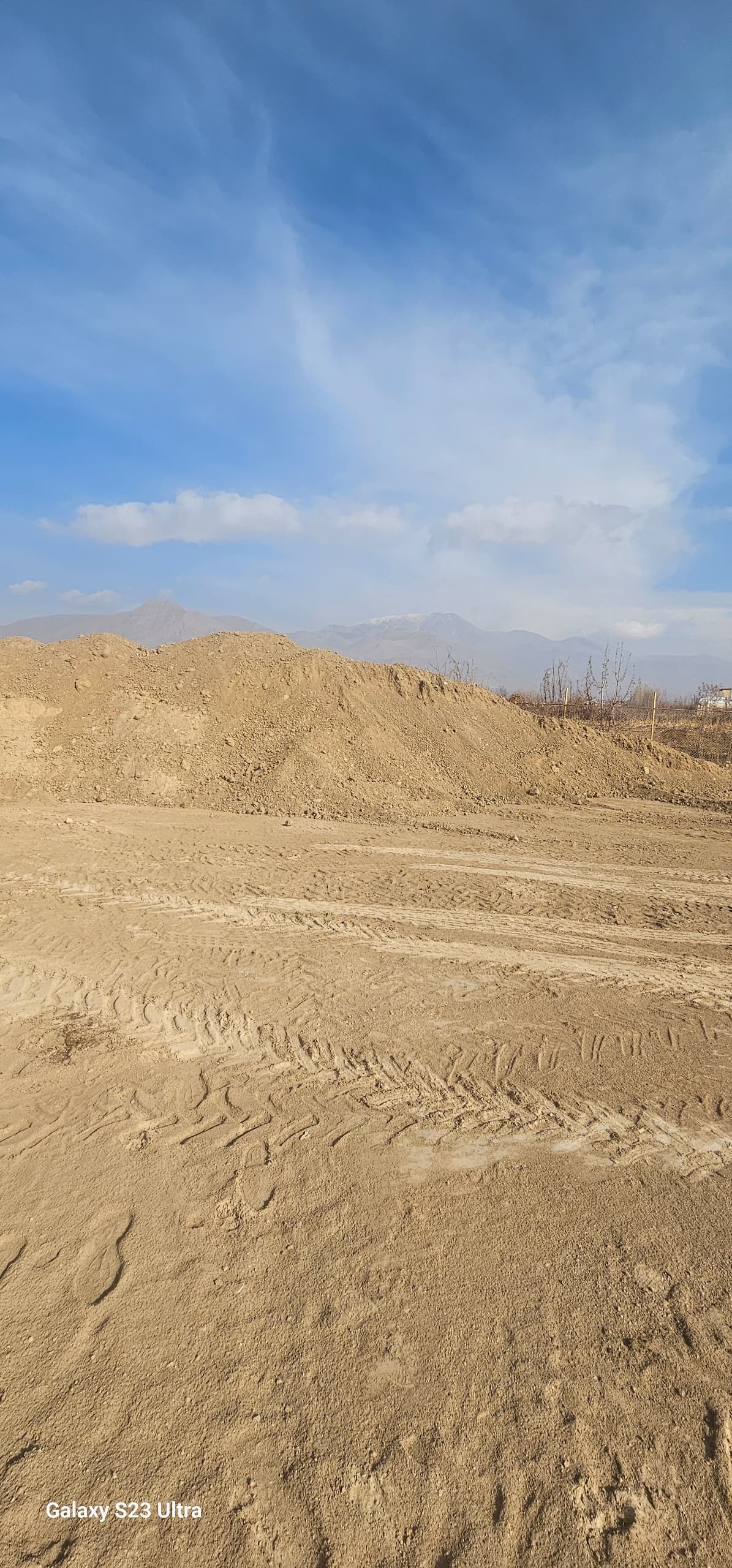 خاک روی زمین کشاورزی در دماوند