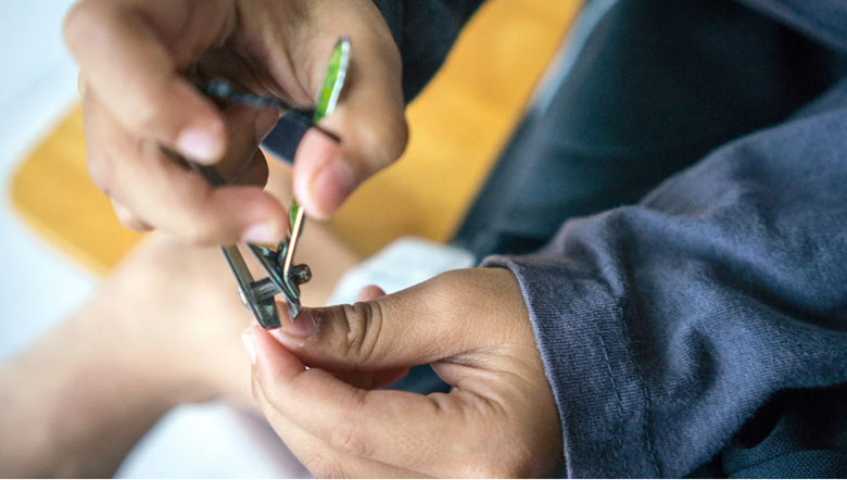 ناخن کار حرفه ای در خانه اصفهان