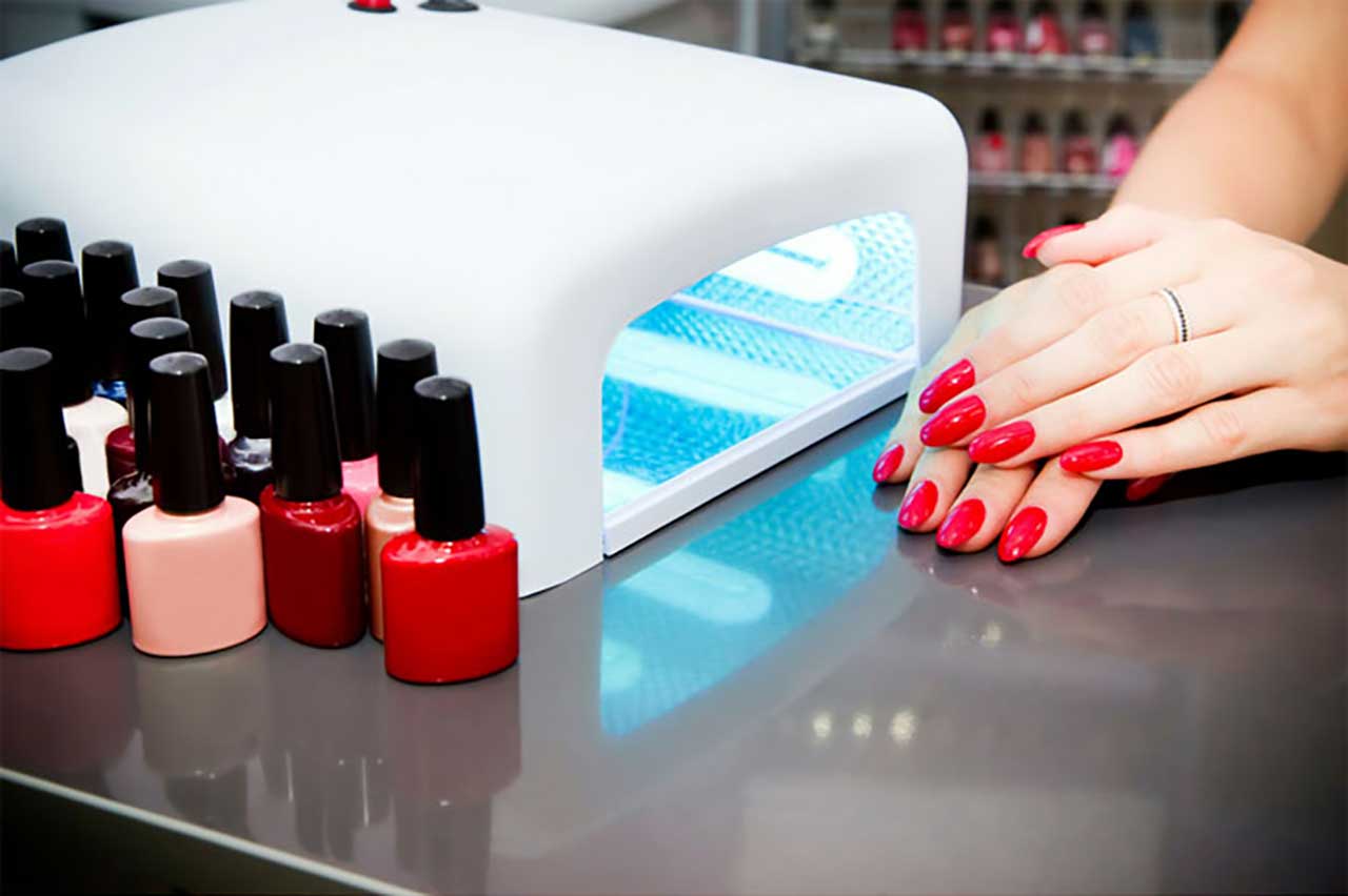 ناخن کار حرفه ای در خانه اصفهان