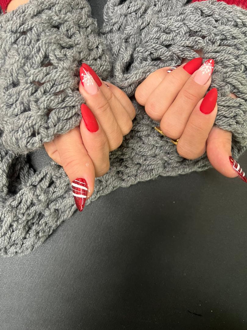 خدمات تخصصی ناخن و مو