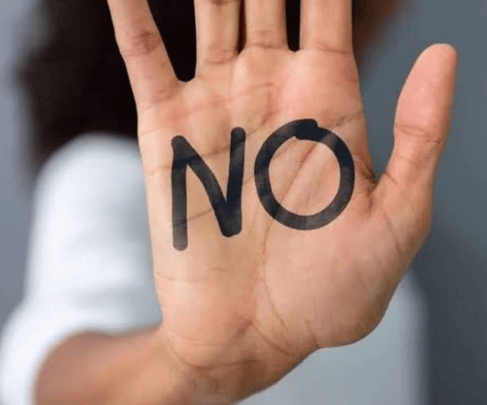 آیا اکستنشن مژه به مژه طبیعی آسیب می‌زند؟