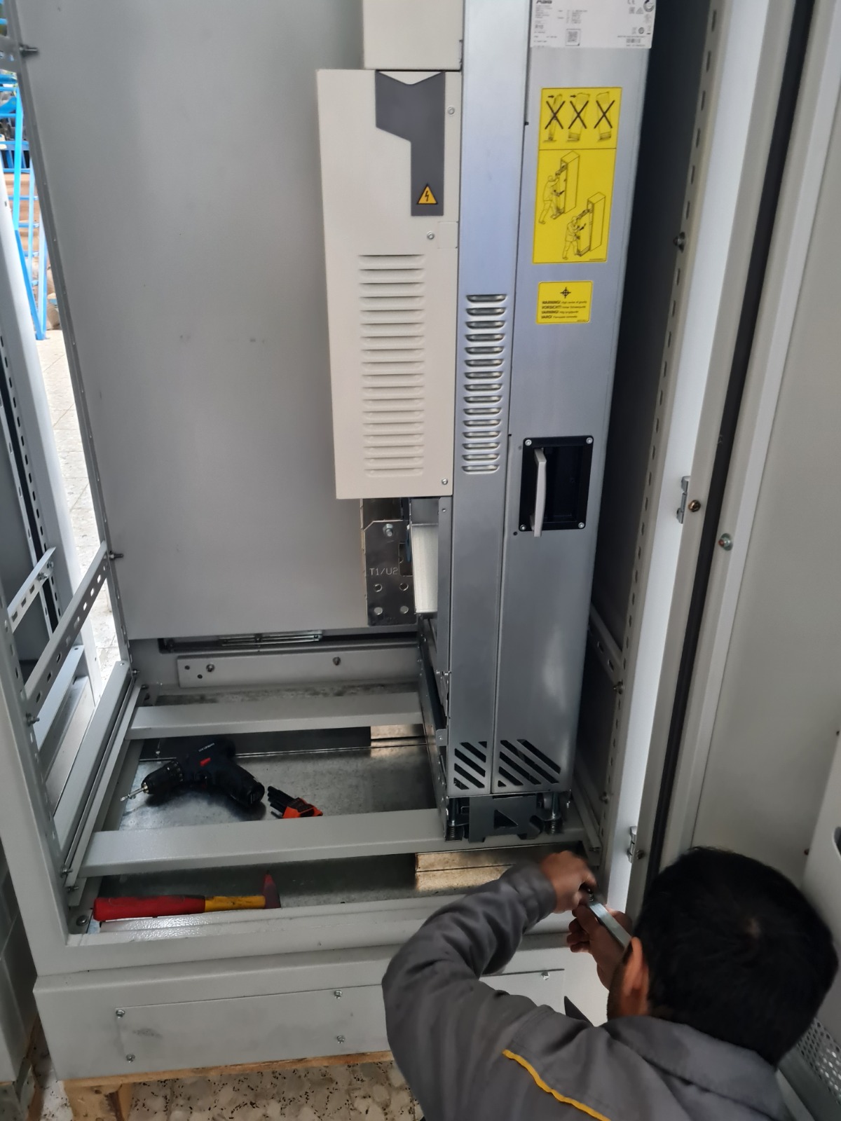 مونتاژ تابلو برق صنعتی در شرق تهران