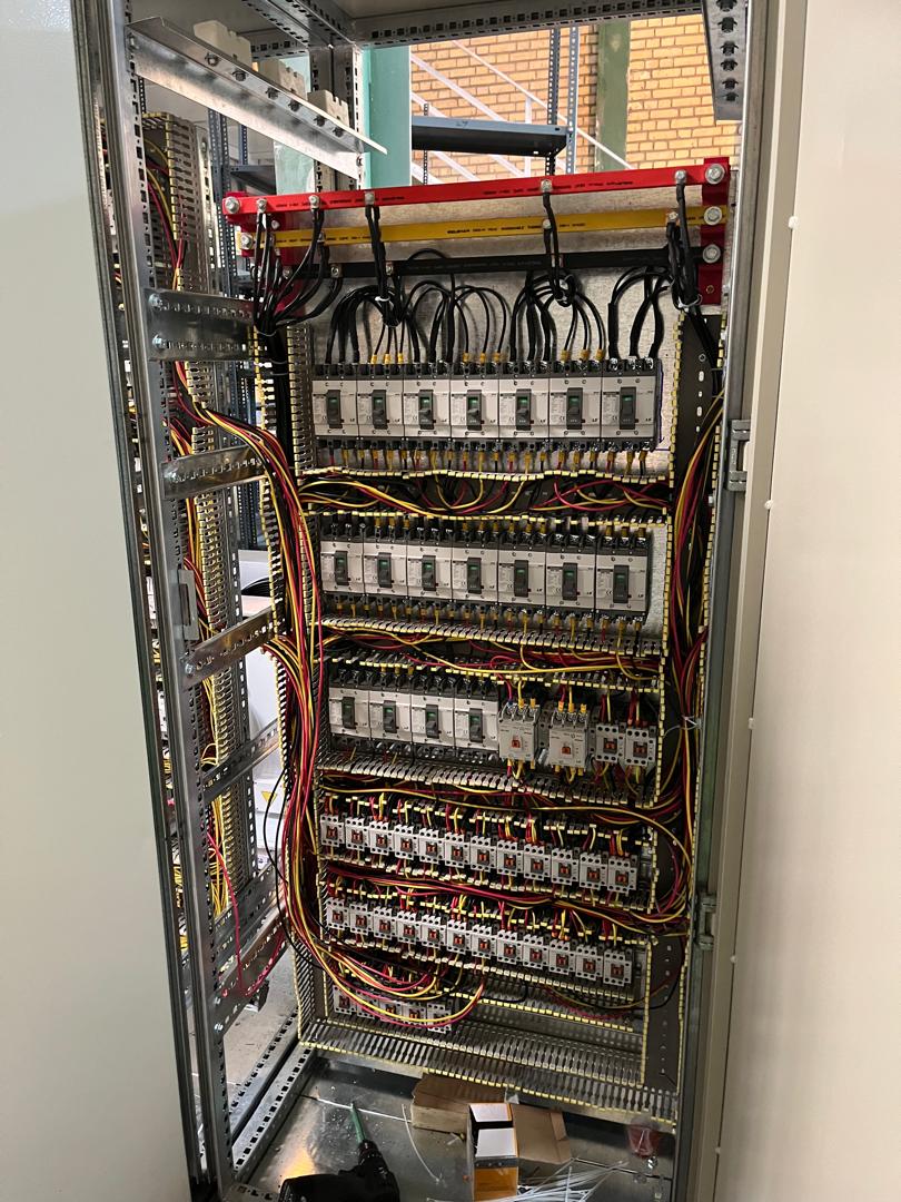 مونتاژ تابلو برق صنعتی در شرق تهران