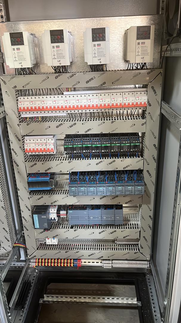 مونتاژ تابلو برق صنعتی در شرق تهران