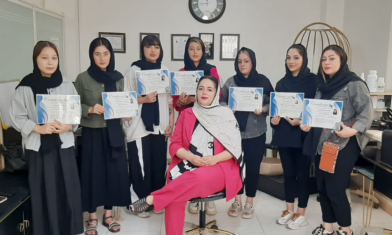 بهترین رنگ و لایت مو اصفهان