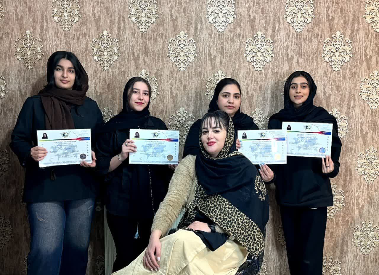 بهترین رنگ و لایت مو اصفهان