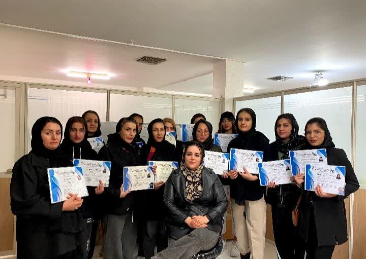 بهترین رنگ و لایت مو اصفهان