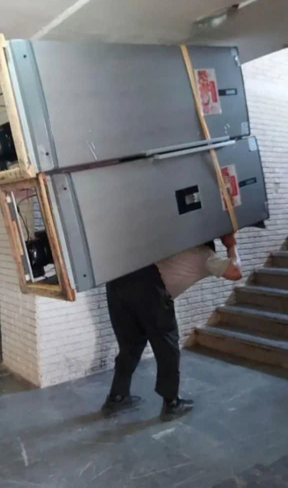 کارگران حرفه ای باربری در سعادت آباد