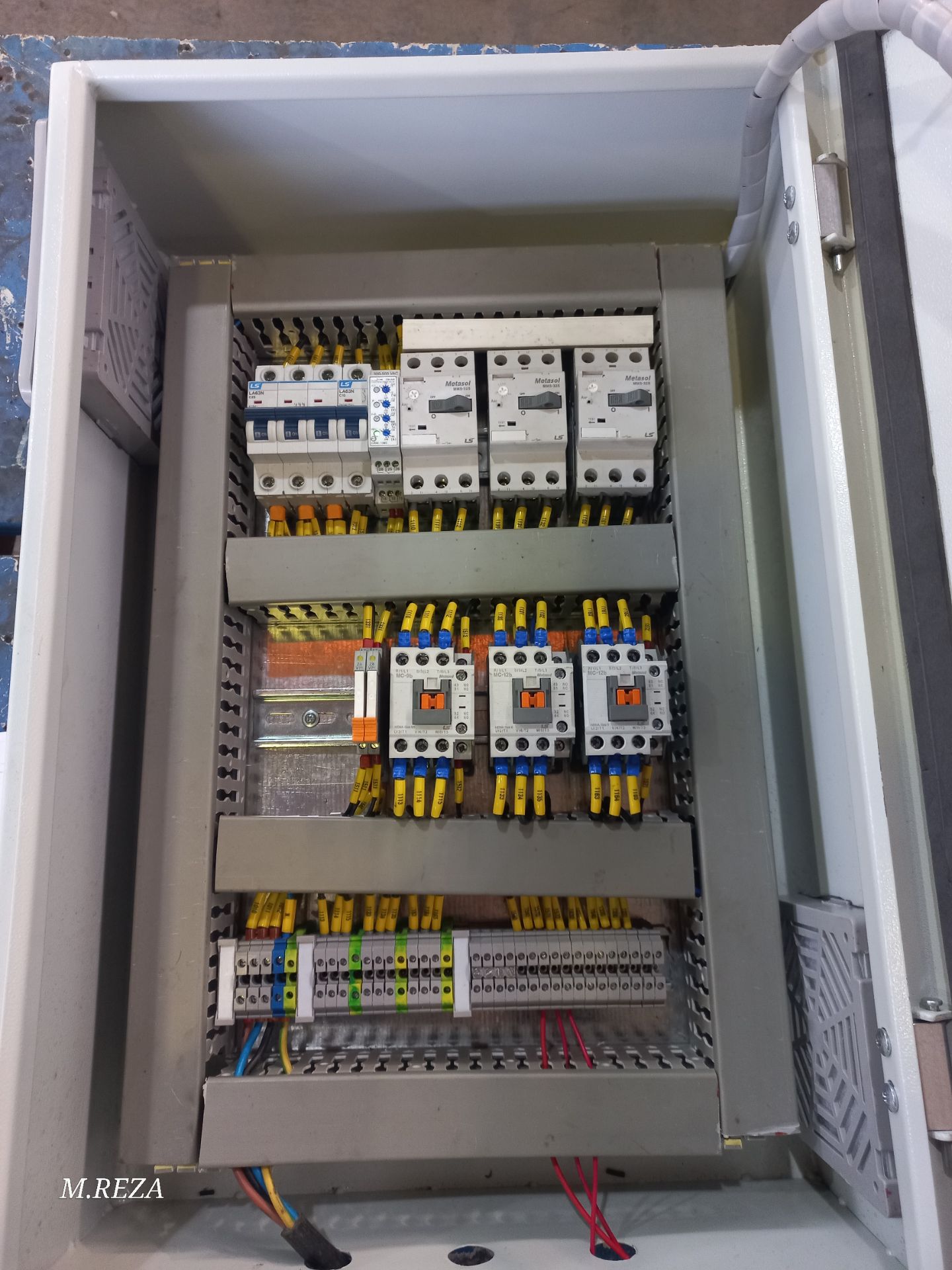 برق صنعتی و پی ال سی