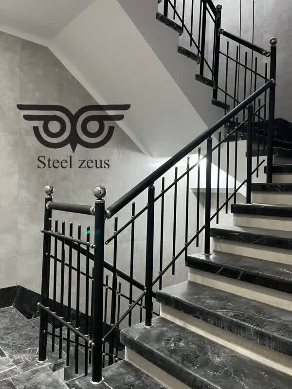 نرده استاتیک مشکی اهنی زیوس