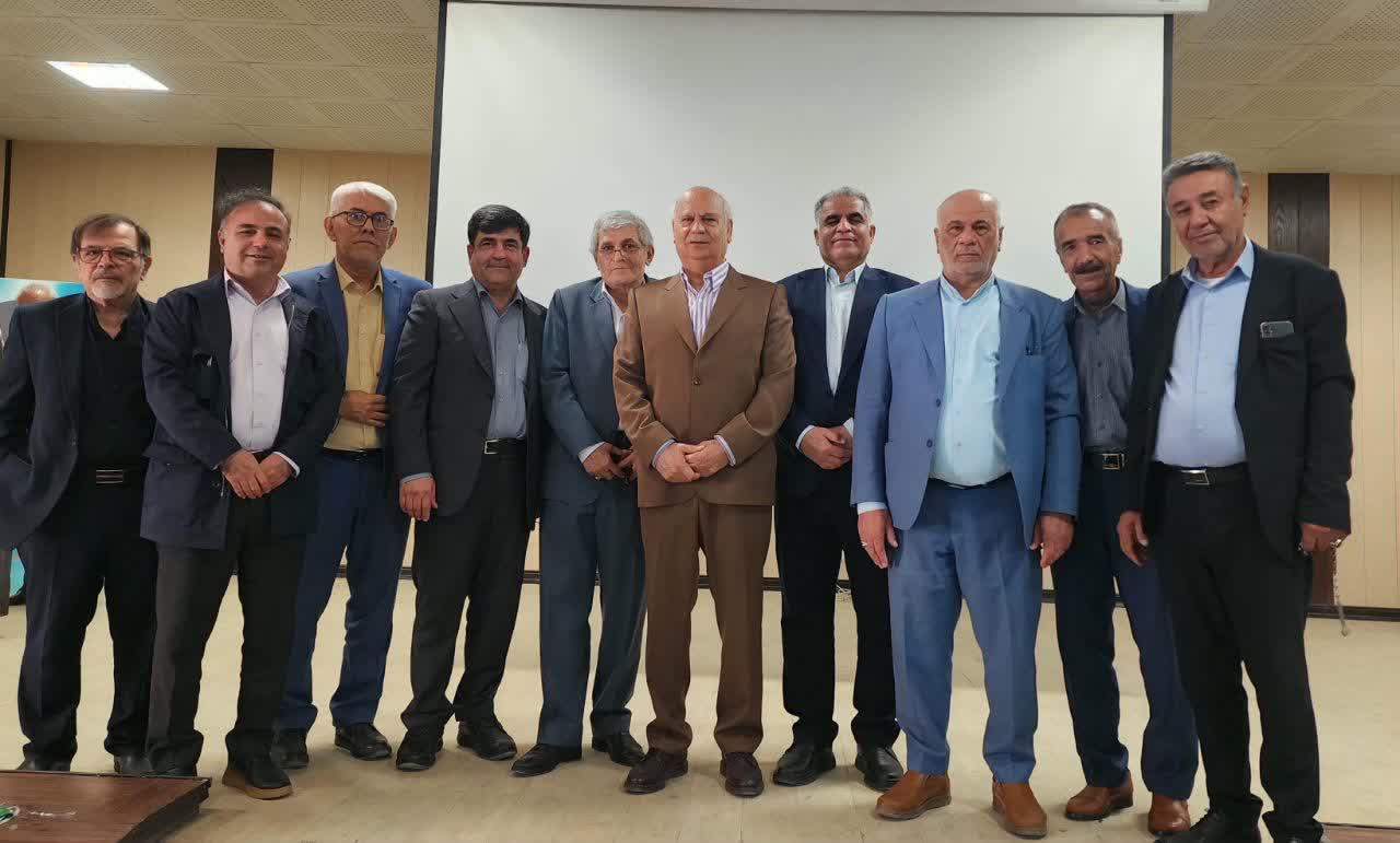 شرکت در همایش شیوخ و بزرگان بندر ماهشهر با پرسنل و رئیس حوزه بهداشت و درمان (مهندس یوسف حیدری)