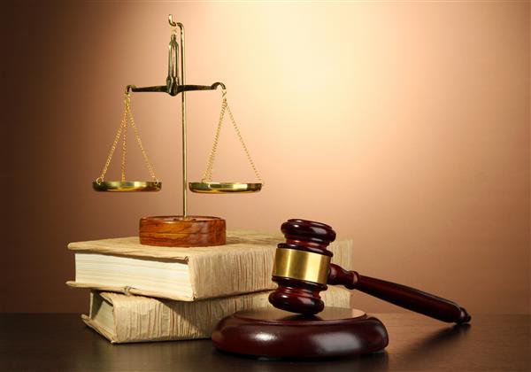 وکیل پایه یک دادگستری با مشاور حقوقی