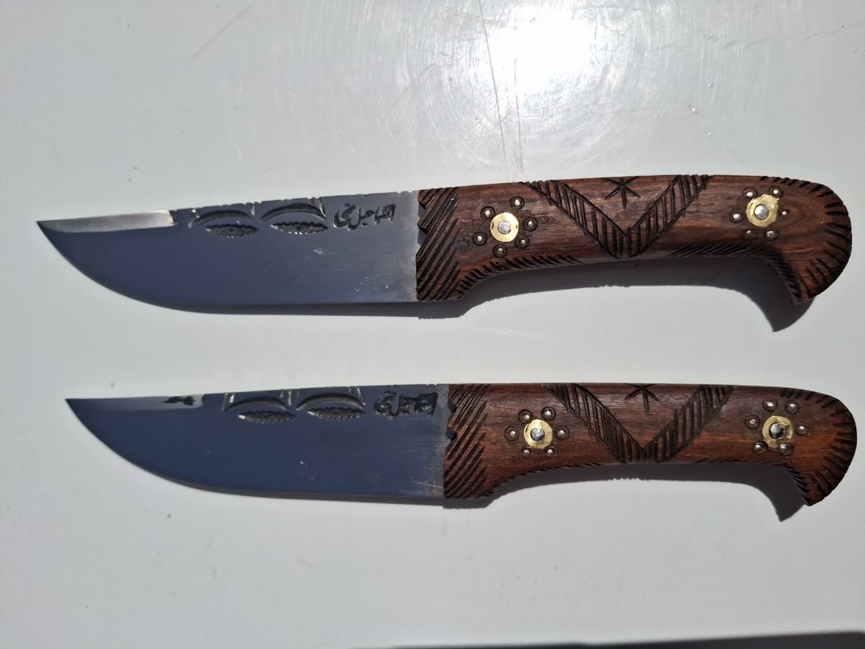 چاقوی شکاری خمیده دسته چوبی