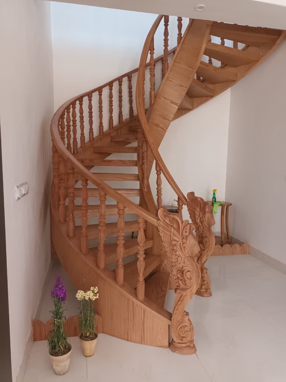 اجرای پله پیچ چوبی و فلزی در اصفهان&nbsp;