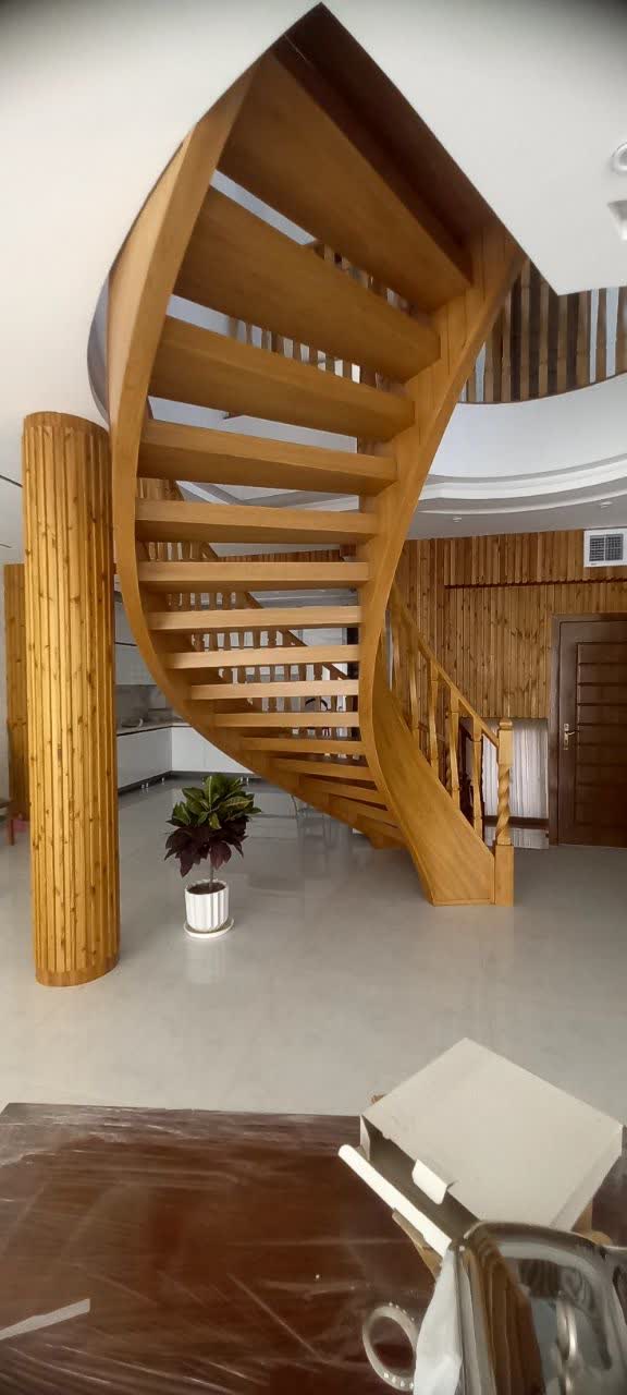 اجرای پله پیچ چوبی و فلزی در اصفهان&nbsp;