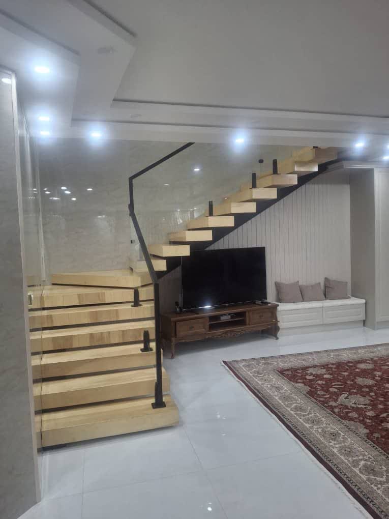 اجرای پله پیچ چوبی و فلزی در اصفهان