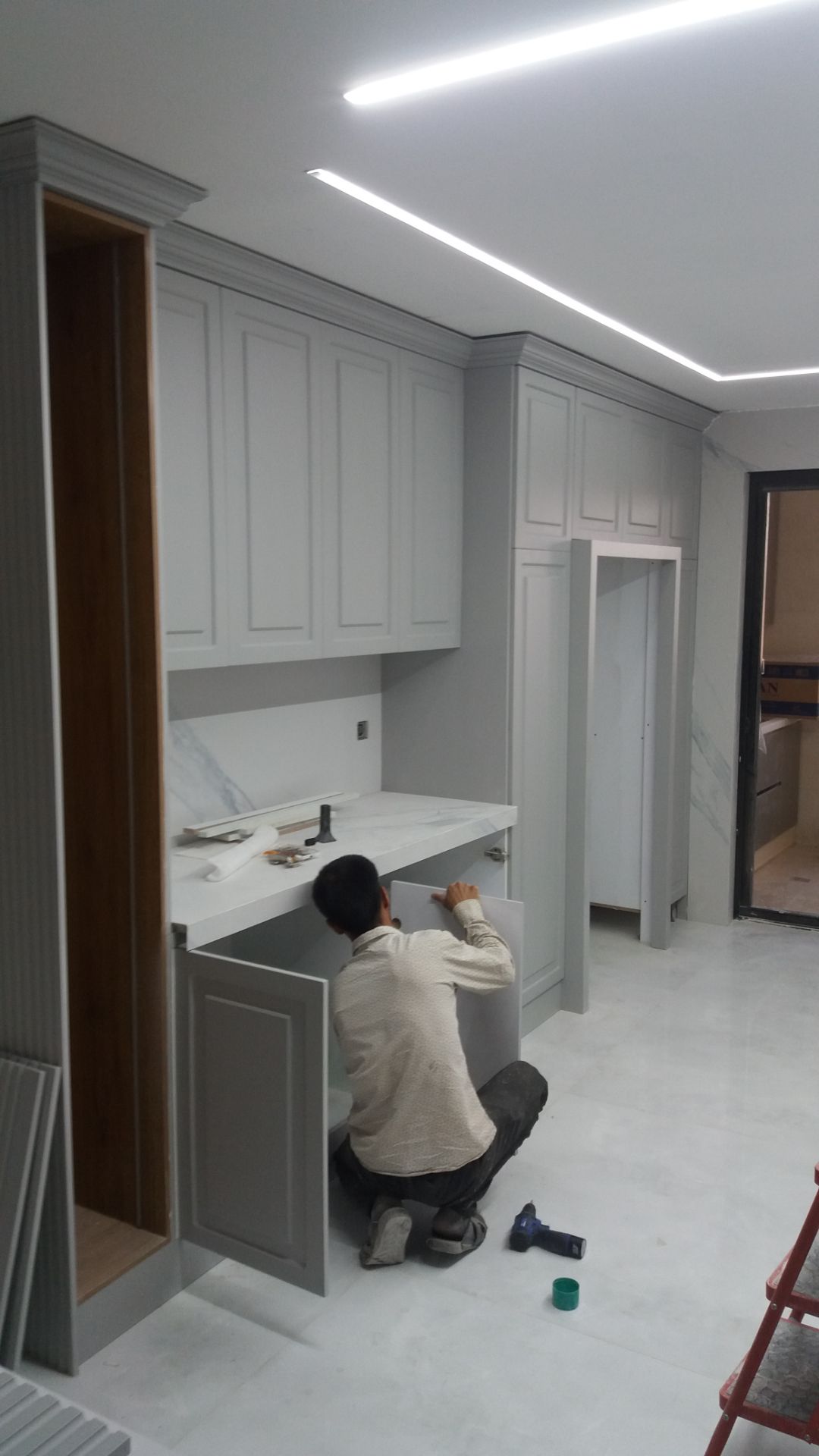 رنگ آمیزی و تعمیرات صنایع چوبی