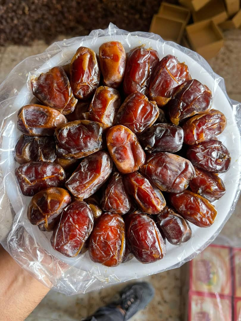 خرمای مضافتی با بافت نرم و رنگ تیره مناسب خرید عمده