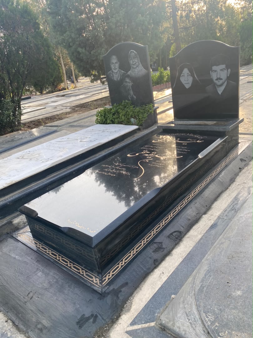 سنگ یادآوران سنگ مزار در شمال تهران