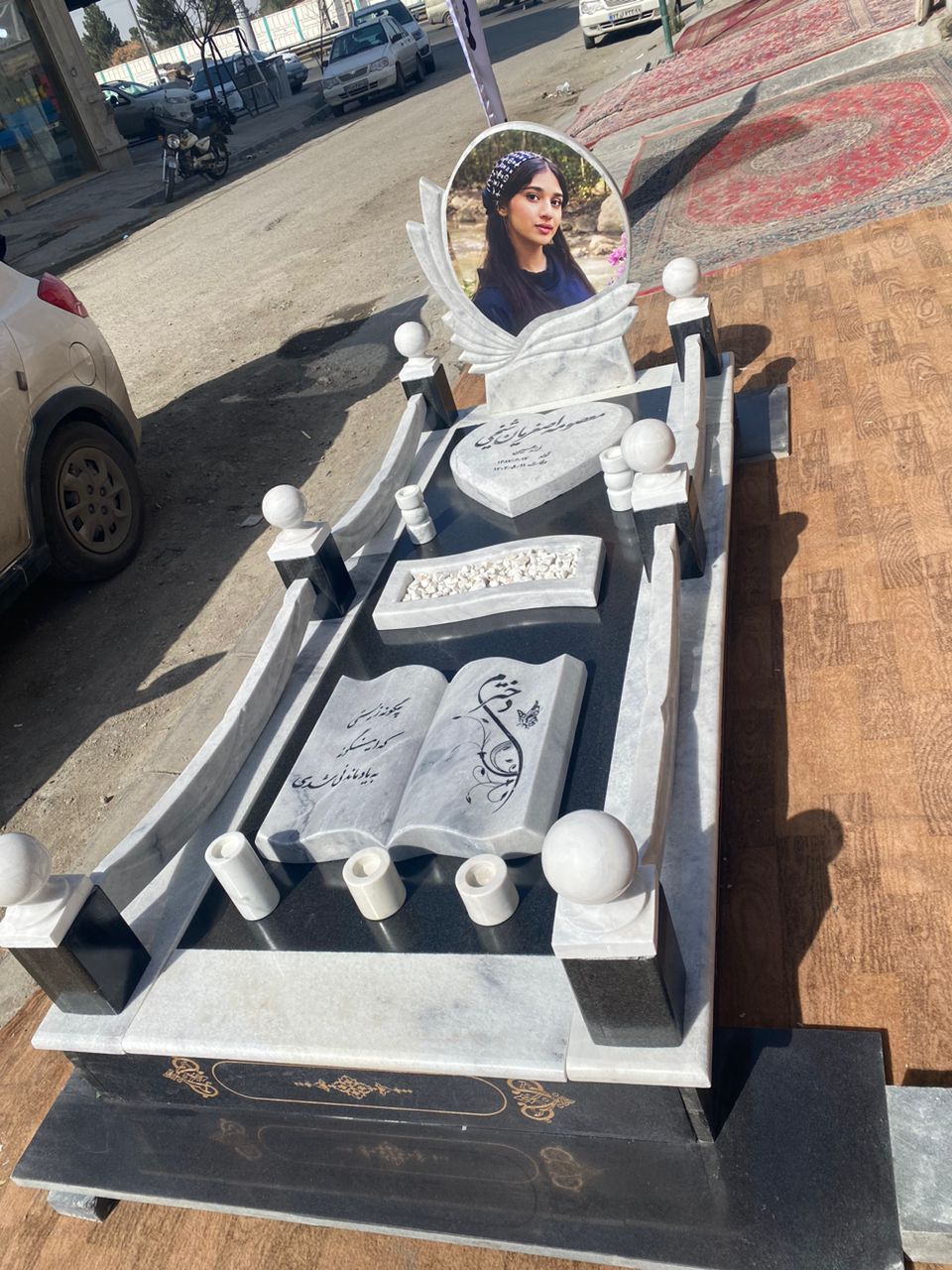 سنگ یادآوران سنگ مزار در شمال تهران
