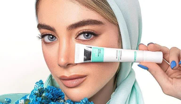 نمایش محصول آرایشی و بهداشتی یاسمین پرل، تصویر چهارم