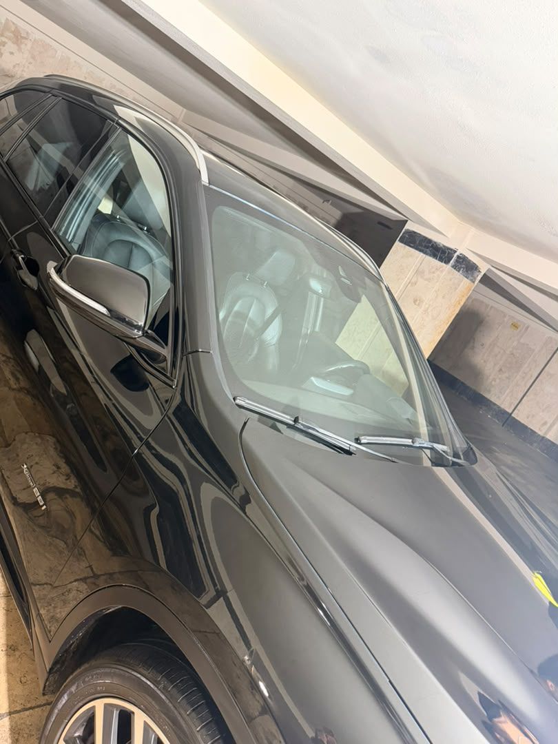 نمونه کار BMW با سطح براق SHAHI SHINE