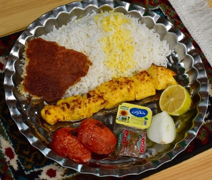 غذای ایرانی تازه و باکیفیت در رستوران ته چین مه چین