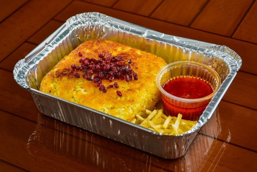 وعده کامل غذای ایرانی در رستوران ته چین مه چین