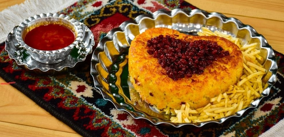 غذای ایرانی با پخت باحوصله در رستوران ته چین مه چین