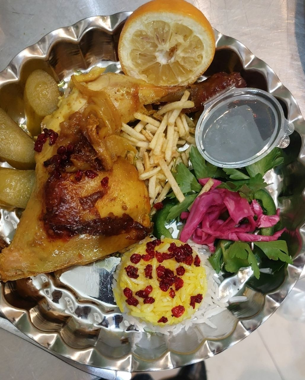 تجربه طعم غذای سنتی ایرانی در رستوران ته چین مه چین