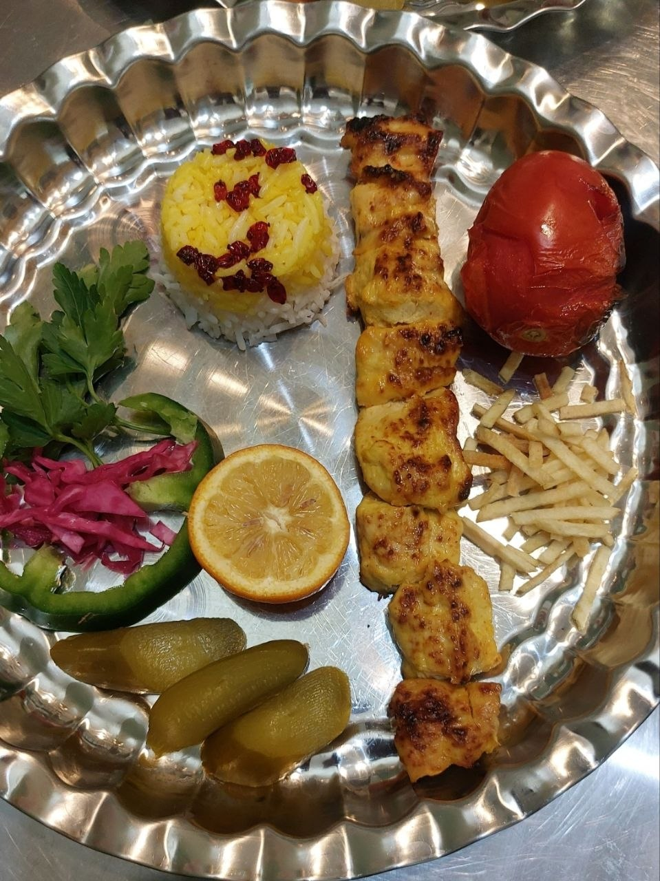 غذای ایرانی خوش‌طعم و دلچسب رستوران ته چین مه چین