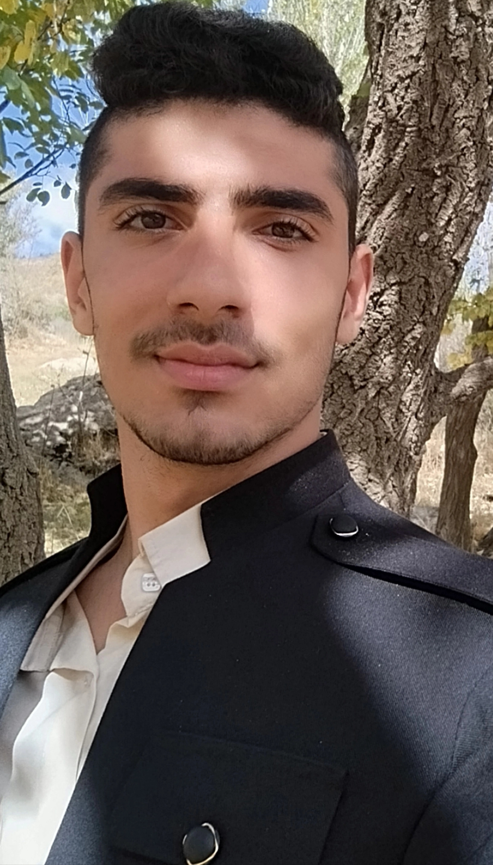 پرتره رسمی پیشرو فولادی کارشناس فروش شرکت آینوتی