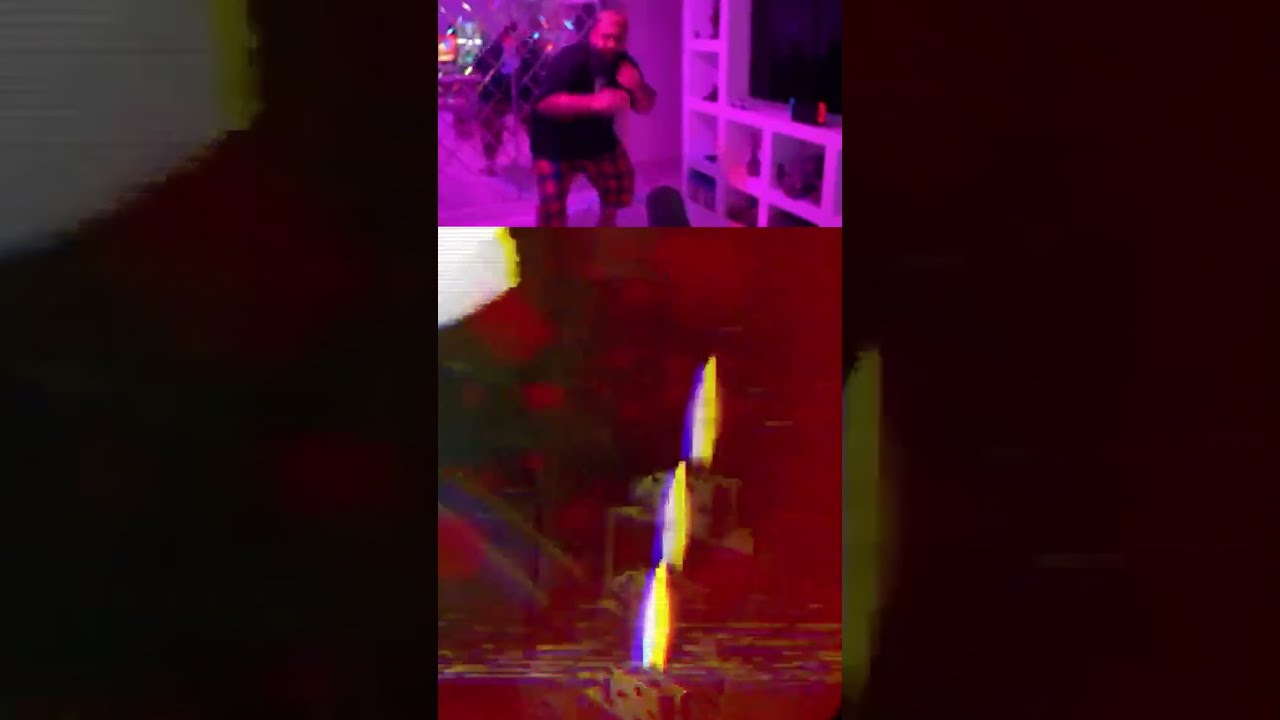 پوستر با لگد میام! 👻 کوتاه