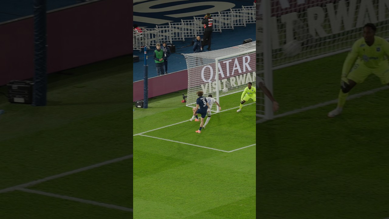 پوستر اولین گل به عنوان پارسی! 🔓⚽️ پی‌اس‌جی لالیگ ۱ زابارنی