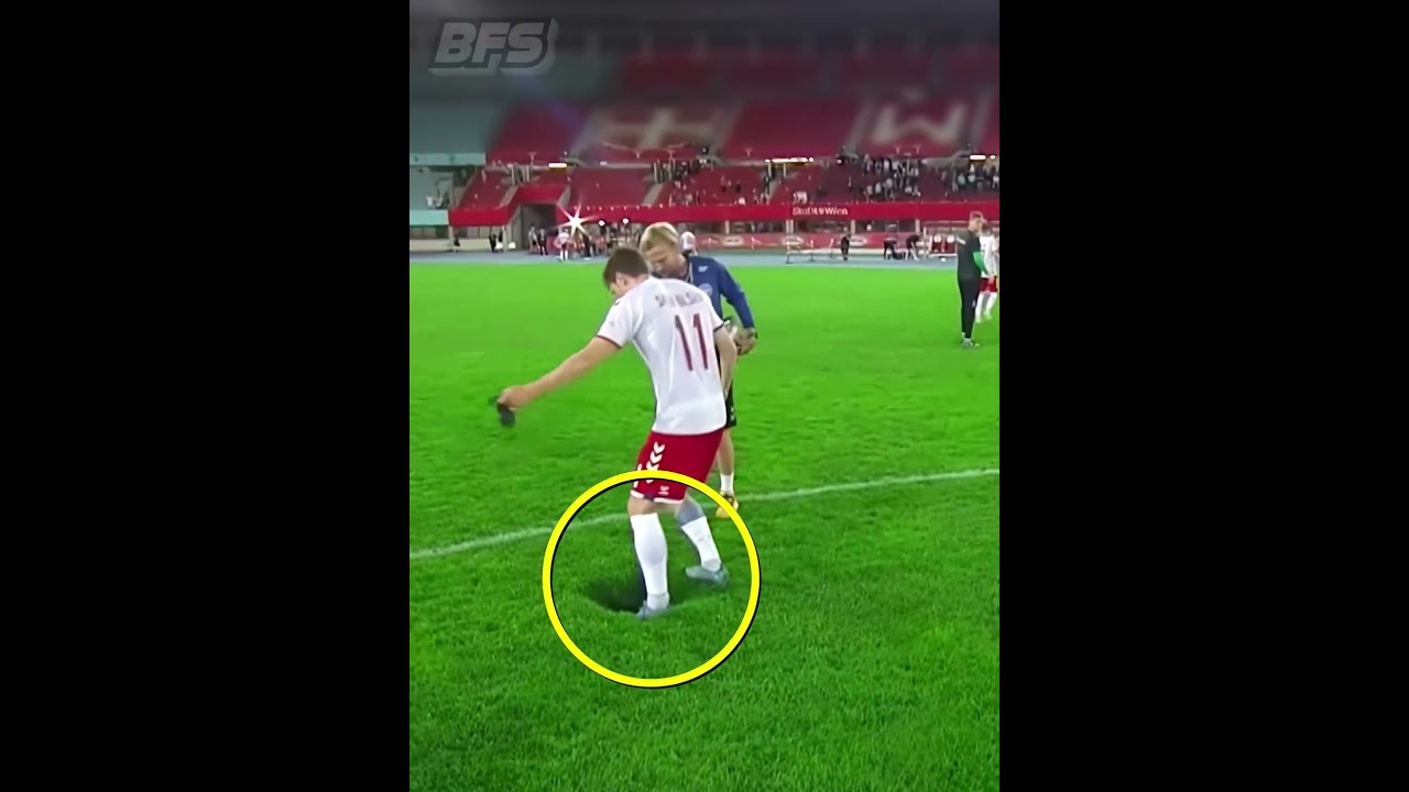 پوستر مبارزه بازیکنان با زمین مسابقه او 🤯🔥