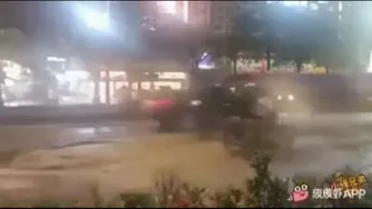 دست انداز فقط خودش باقیش سوسول بازیه🤣