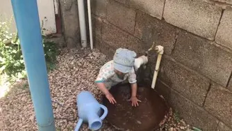 آب بازی سام کوچولوی بامزه