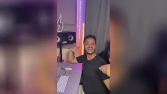 کلیپ زیبای تقلید آهنگ عربی😁😁😂😂به به همش گوشته